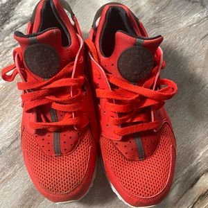 Nike hurricane 9.5 red